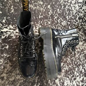 Dr. Martens Jadon max Shiny Black Platform Boots vegan
